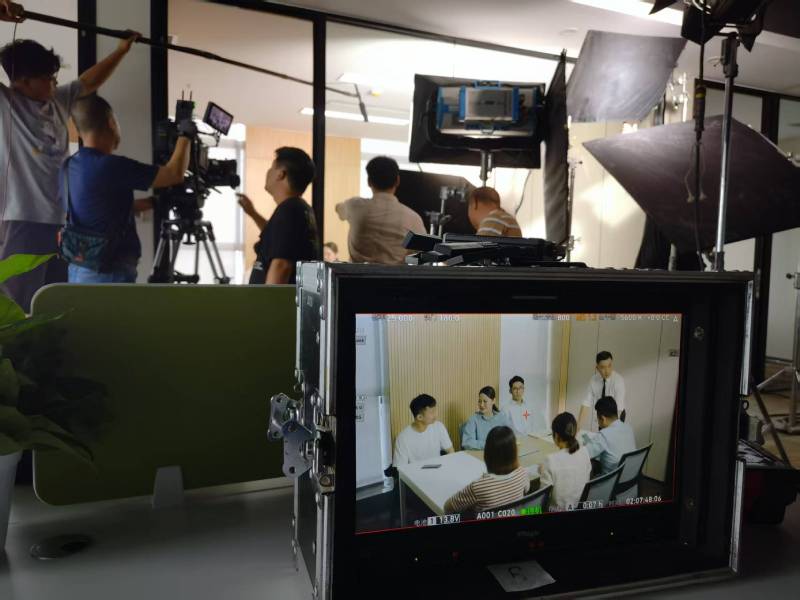 昌都TVC拍摄公司：科技产品视觉化大师，诠释未来感与功能美学