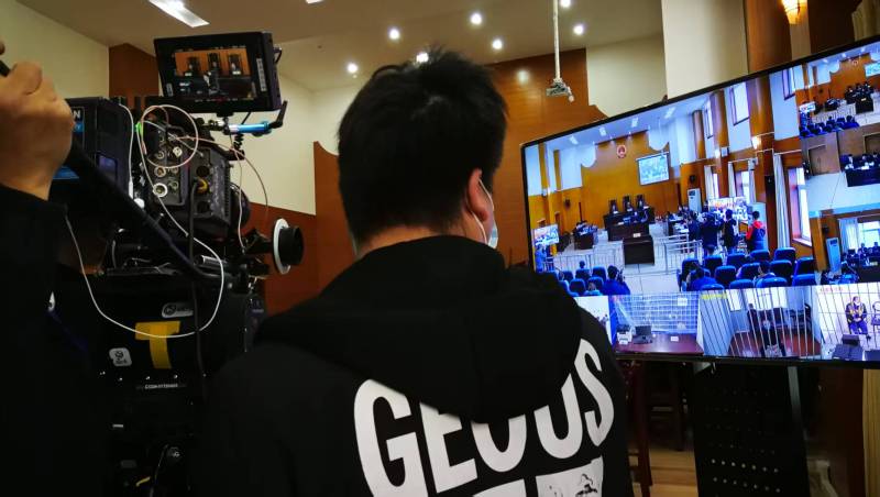 AI生成VS人工创意——昌都广告片拍摄公司的技术浪漫主义实践